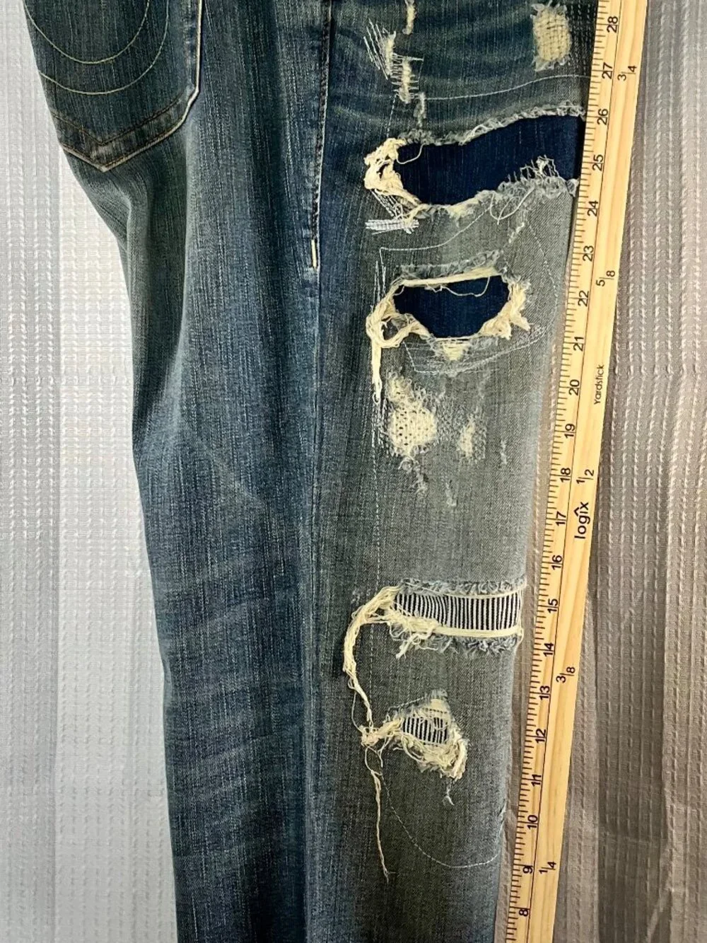 Vintage True Religion Straight-Leg Distressed Jeans size 42